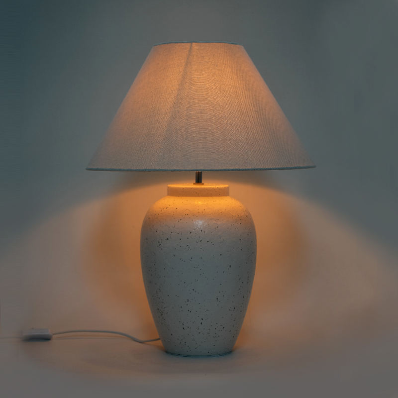 Nostalgisk keramisk sovrumsbordslampa