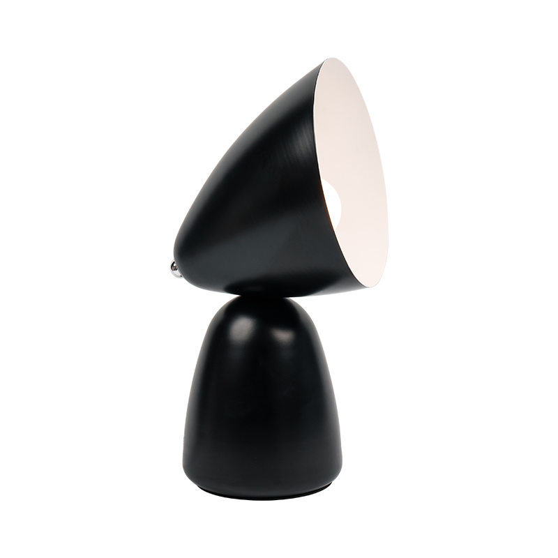 Enkel retro metallbordslampa
