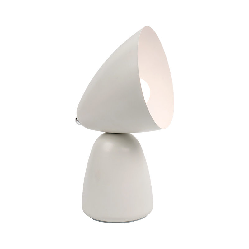 Enkel retro metallbordslampa
