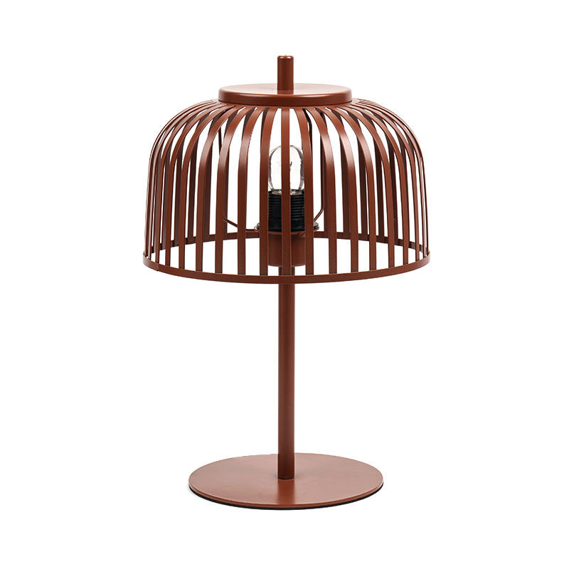 Nordisk järndekorativ bordslampa