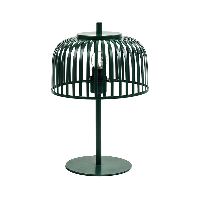 Nordisk järndekorativ bordslampa