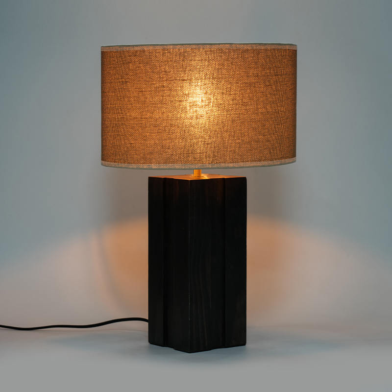 Konstnärlig träbordslampa