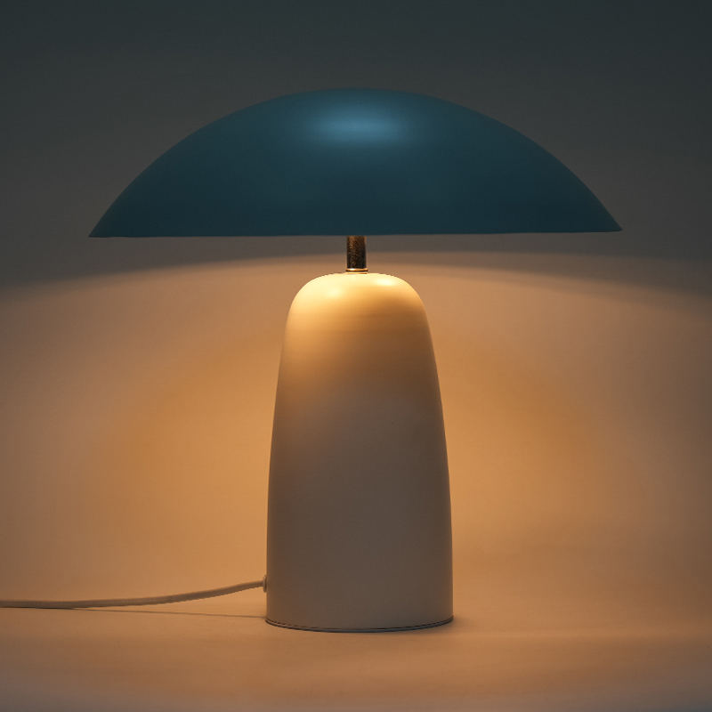 Metallsvampformad bordslampa