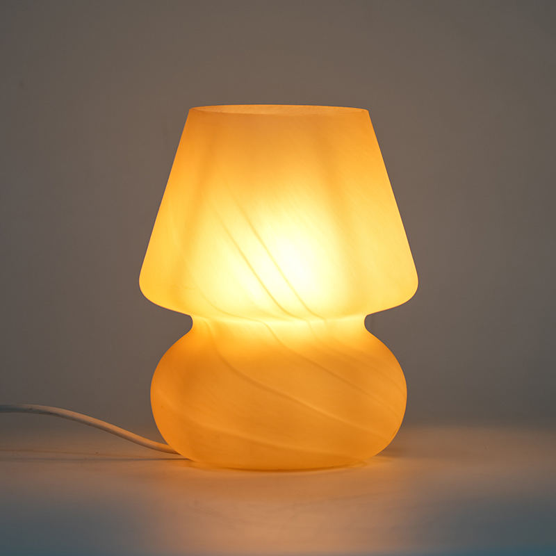 Grädde glasbordslampa