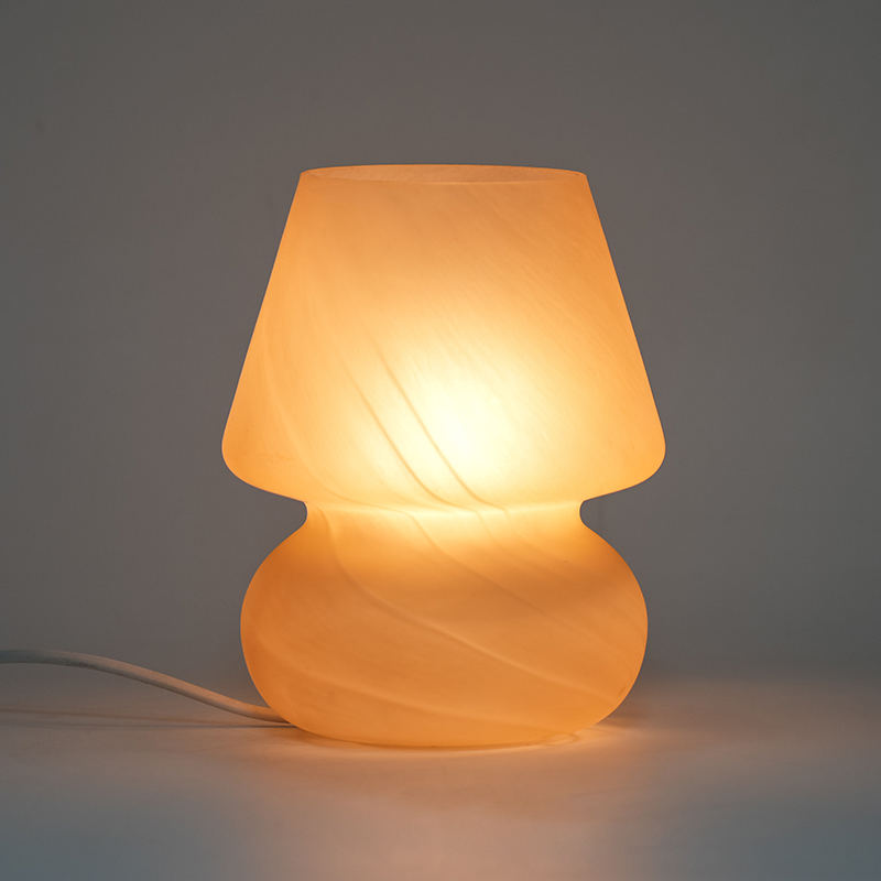 Grädde glasbordslampa