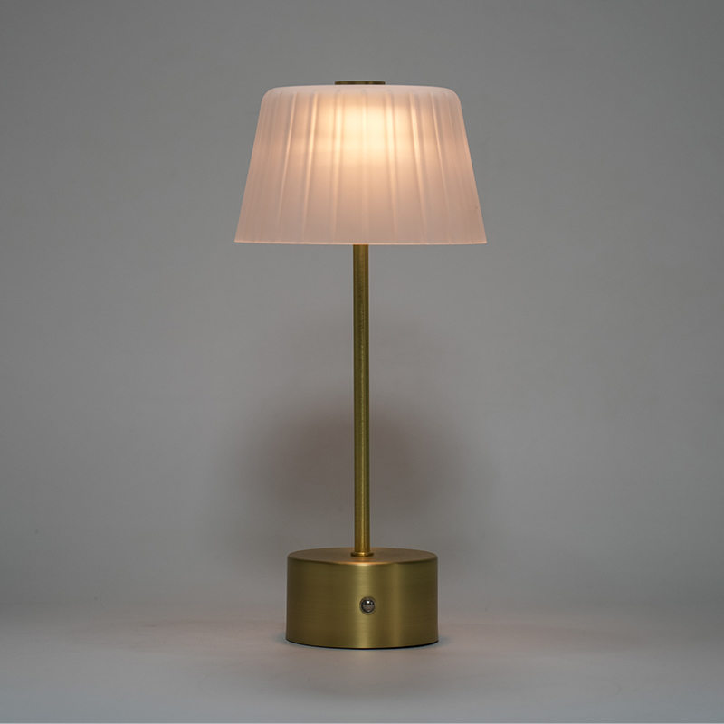 Guldkotte LED -uppladdningsbar bordslampa