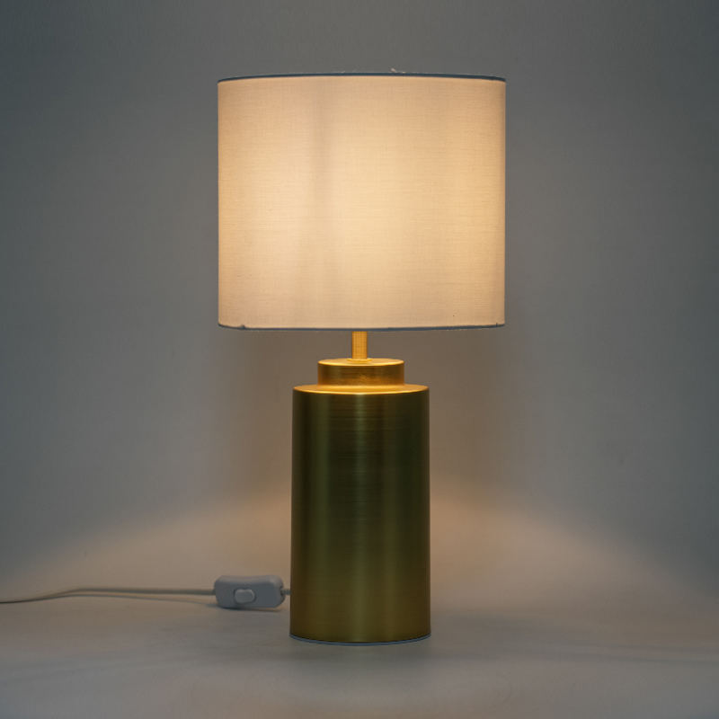 Enkel och elegant metallbordslampa